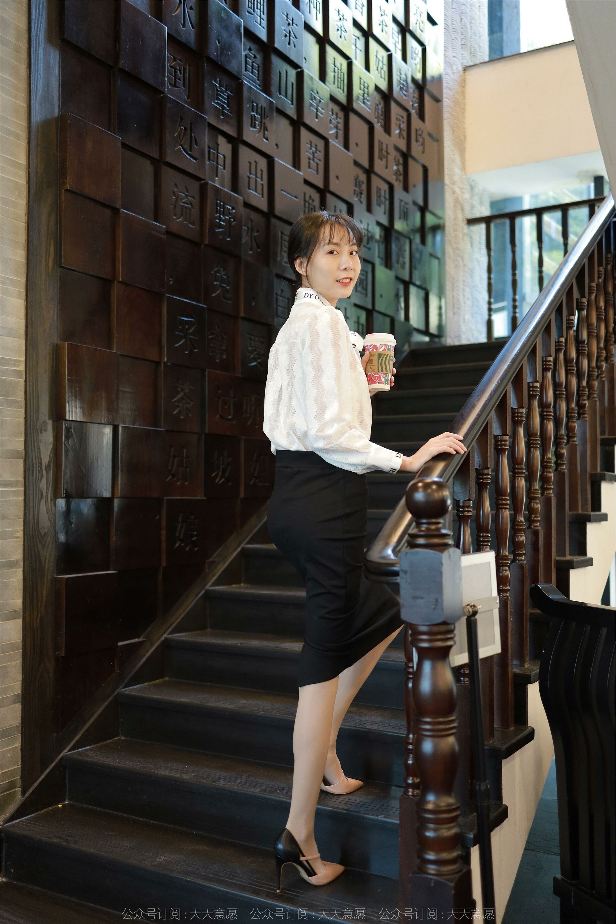 IESS异思趣向  2022.01.01 丝享家981：团团《气质一步裙》